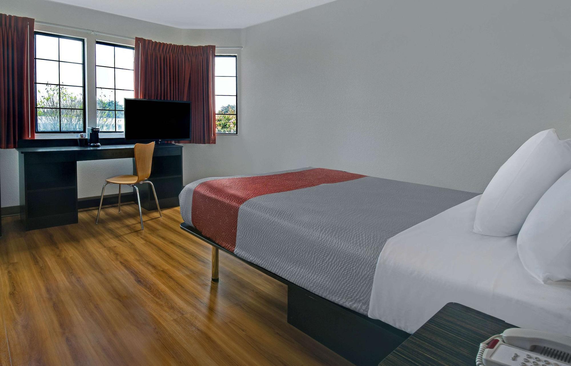 Motel 6-Marina, Ca - Monterey Eksteriør bilde