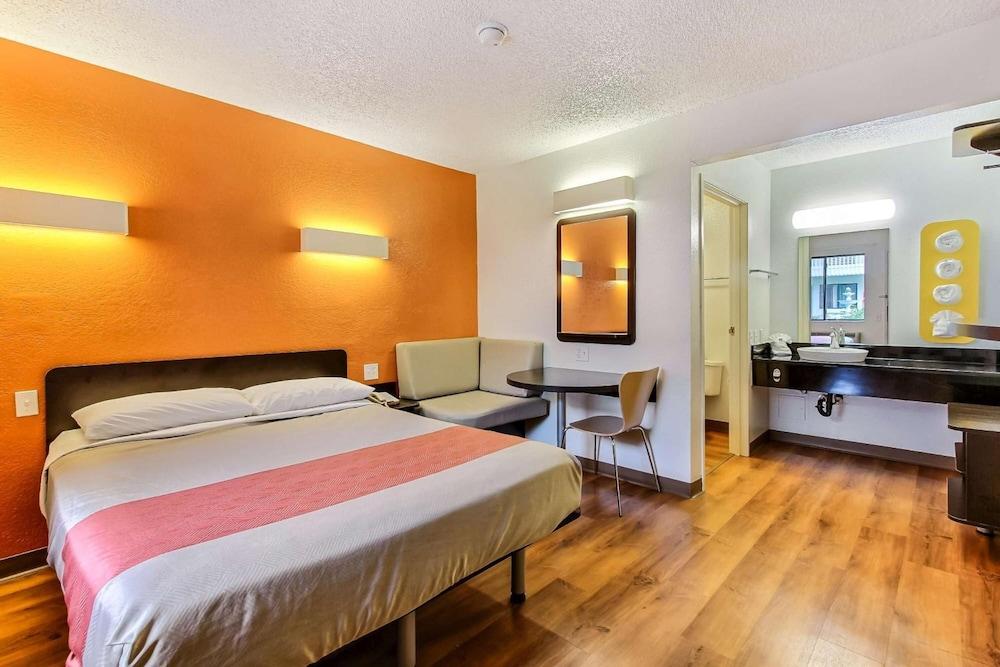 Motel 6-Marina, Ca - Monterey Eksteriør bilde